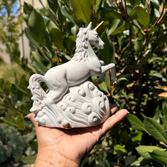 1994 Musical Rotating
Unicorn Porcelain Figurine San
Francisco Music Box Co - Picture 4 of 4